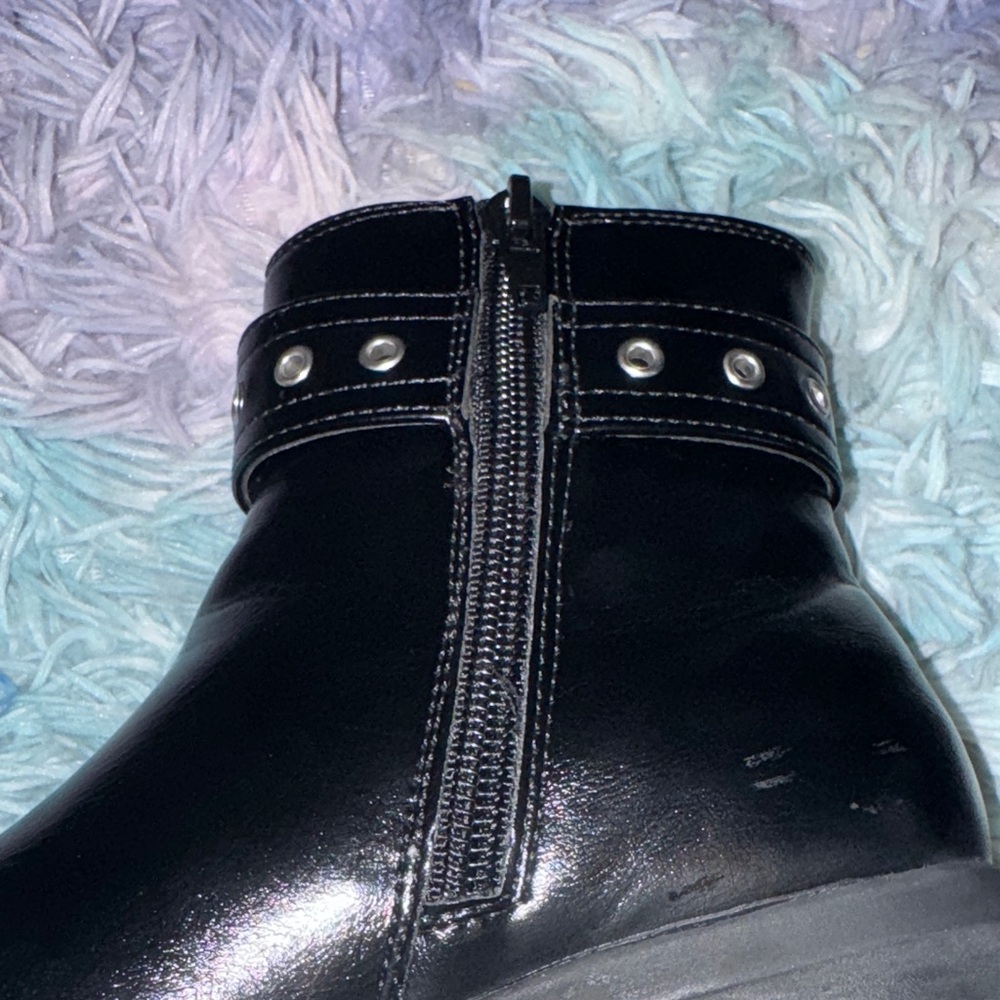 Steve Madden Black Ankle Boots with Buckle - Picture 4 of 6